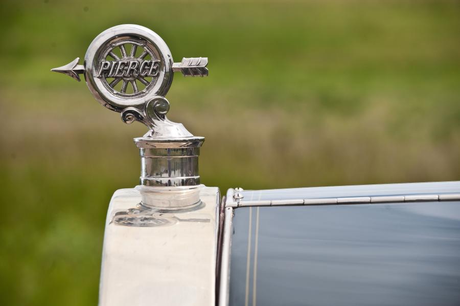  Pierce-Arrow 7-Passenger Sedan 1920 года  (фото 14 из 19)